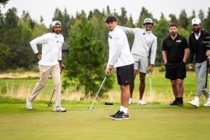 拉塞尔组织高尔夫比赛!布克&克里斯蒂&以赛亚-乔等人参赛! 拉塞尔组织高尔夫比赛!布克&克里斯蒂&以赛亚-乔等人参赛!