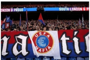 TA:水晶宫球迷展示“欧足联黑手党”横幅,俱乐部被罚款1万欧元 TA:水晶宫球迷展示“欧足联黑手党”横幅,俱乐部被罚款1万欧元