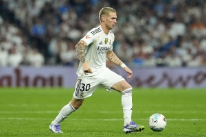 18岁零33天!马斯坦托诺成为皇马欧冠比赛最年轻的首发球员 18岁零33天!马斯坦托诺成为皇马欧冠比赛最年轻的首发球员