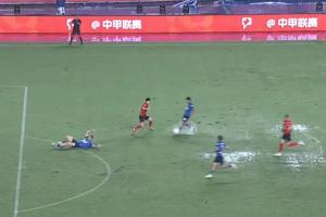 水球大战漏判越位!足协评议:南通球员倒地后越位触球,进球无效 水球大战漏判越位!足协评议:南通球员倒地后越位触球,进球无效