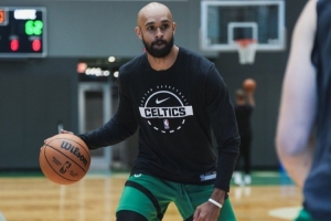 小白开练!凯尔特人官方晒德里克-怀特训练照 小白开练!凯尔特人官方晒德里克-怀特训练照