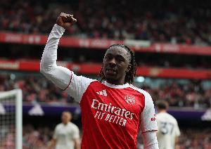 麦克马纳曼:埃泽70分钟贡献还不如马丁内利5分钟,他需要提高 麦克马纳曼:埃泽70分钟贡献还不如马丁内利5分钟,他需要提高