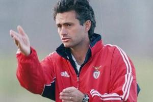 起点本菲卡!2000年37岁穆帅初出茅庐:3年夺欧联4年欧冠5年英超 起点本菲卡!2000年37岁穆帅初出茅庐:3年夺欧联4年欧冠5年英超