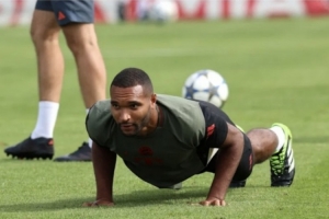 图片报:拜仁战切尔西前最后一练进行抢圈练习,输队须进行俯卧撑 图片报:拜仁战切尔西前最后一练进行抢圈练习,输队须进行俯卧撑