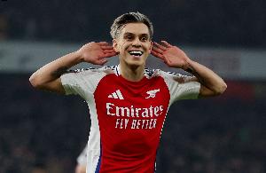 替补登场互送助攻,特罗萨德与马丁内利是欧冠历史第四对 替补登场互送助攻,特罗萨德与马丁内利是欧冠历史第四对