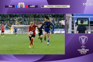 有惊无险!莱切特禁区内二次反弹球打手,主裁回看后维持不给点 有惊无险!莱切特禁区内二次反弹球打手,主裁回看后维持不给点