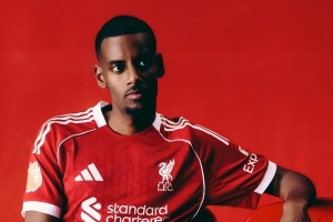 斯洛特:看伊萨克踢球是一种享受,他目前的体能比我预期的要好 斯洛特:看伊萨克踢球是一种享受,他目前的体能比我预期的要好