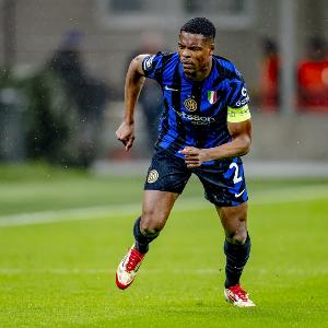 邓弗里斯:取得欧冠开门红很重要,对手只有一次传中制造了威胁 邓弗里斯:取得欧冠开门红很重要,对手只有一次传中制造了威胁