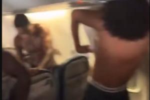 画面太美😨摩纳哥前往客场的飞机空调出故障,球员纷纷脱衣散热 画面太美😨摩纳哥前往客场的飞机空调出故障,球员纷纷脱衣散热