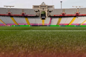 西媒:巴萨将在蒙锥克球场对阵巴黎,预计今日新草皮运抵球场 西媒:巴萨将在蒙锥克球场对阵巴黎,预计今日新草皮运抵球场