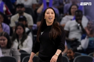 创造纪录!WNBA扩张球队女武神主帅首赛季获年度最佳教练 创造纪录!WNBA扩张球队女武神主帅首赛季获年度最佳教练