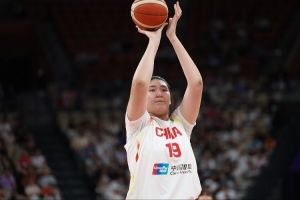 媒体人:杨舒予还有提升空间 张子宇身高优势明显但防守面积过小 媒体人:杨舒予还有提升空间 张子宇身高优势明显但防守面积过小