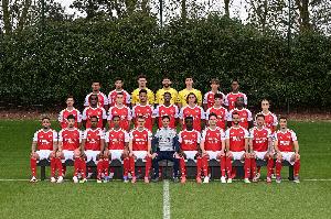 兵强马壮!阿森纳拍摄全家福:8名新援悉数亮相,15岁道曼在列 兵强马壮!阿森纳拍摄全家福:8名新援悉数亮相,15岁道曼在列