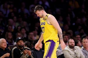 斯科特:东契奇上赛季太多次一旦被对手过掉 就直接放弃防守了 斯科特:东契奇上赛季太多次一旦被对手过掉 就直接放弃防守了