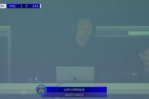 👀又来?恩里克在看台头戴耳机指挥巴黎,此前法甲就有类似情况 👀又来?恩里克在看台头戴耳机指挥巴黎,此前法甲就有类似情况