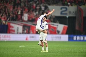 津门虎外援快乐生活:萨尔瓦多爱美,阿代米社牛,罗斯睡觉抱枕头 津门虎外援快乐生活:萨尔瓦多爱美,阿代米社牛,罗斯睡觉抱枕头