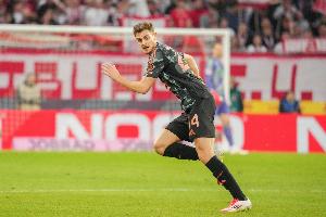 受伤被换下!斯坦尼西奇:一切都很好,我能够继续出场比赛 受伤被换下!斯坦尼西奇:一切都很好,我能够继续出场比赛