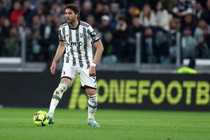 意媒:洛卡特利、孔塞桑恢复参加尤文合练,前者此前儿子出生请假 意媒:洛卡特利、孔塞桑恢复参加尤文合练,前者此前儿子出生请假