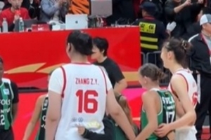 打卡双塔!尤文图特女篮赛后找到韩旭和张子宇进行合影 打卡双塔!尤文图特女篮赛后找到韩旭和张子宇进行合影
