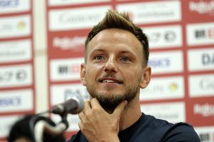 拉基蒂奇:费尔明确实赢得了首发机会,但我认为奥尔莫才是首选 拉基蒂奇:费尔明确实赢得了首发机会,但我认为奥尔莫才是首选