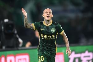 记者:米特里策随浙江队前往长春,明晚能否出场依然不明朗 记者:米特里策随浙江队前往长春,明晚能否出场依然不明朗