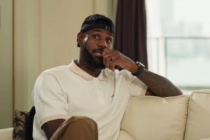 詹姆斯:三分10中9那场赛前热身时我就感觉不一样 预感自己要爆发 詹姆斯:三分10中9那场赛前热身时我就感觉不一样 预感自己要爆发