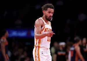 特雷-杨:我对贝弗利只有爱 感谢你在防守端对篮球做的贡献 特雷-杨:我对贝弗利只有爱 感谢你在防守端对篮球做的贡献