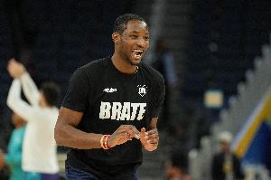 经纪人:库明加会接受两年4500万带交易否决权或均薪3000万的合同 经纪人:库明加会接受两年4500万带交易否决权或均薪3000万的合同