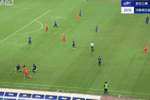 差之毫厘!黄锐烽边路传中,钟义浩门前抢点推射稍偏出立柱 差之毫厘!黄锐烽边路传中,钟义浩门前抢点推射稍偏出立柱