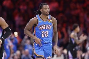 美记:卡森-华莱士是雷霆的秘密武器 他的防守为球队提供了平衡 美记:卡森-华莱士是雷霆的秘密武器 他的防守为球队提供了平衡