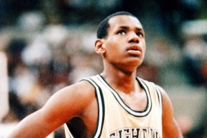 詹姆斯:第一年打正式比赛 我就发现自己比别人快得多也更高大 詹姆斯:第一年打正式比赛 我就发现自己比别人快得多也更高大