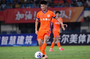 鲁媒:王昊斌首次出席发布会 青岛青春足球场的场地条件并不理想 鲁媒:王昊斌首次出席发布会 青岛青春足球场的场地条件并不理想