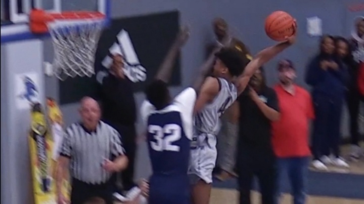 在太阳能否打出来?美媒晒杰伦-格林高中炸裂隔扣视频 身体是真好 在太阳能否打出来?美媒晒杰伦-格林高中炸裂隔扣视频 身体是真好