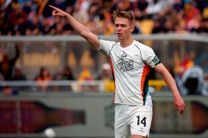 威尼斯总监:米兰在冬窗曾经报价卡维利亚,但被我们拒绝了 威尼斯总监:米兰在冬窗曾经报价卡维利亚,但被我们拒绝了