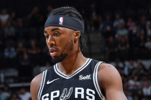 美记:小大卫-杜克签约太阳 球员上赛季以双向合同效力于马刺 美记:小大卫-杜克签约太阳 球员上赛季以双向合同效力于马刺