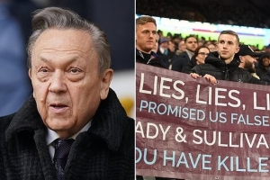 邮报:西汉姆联球迷大规模抗议俱乐部老板,要求辞职 邮报:西汉姆联球迷大规模抗议俱乐部老板,要求辞职