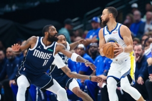 维拉纽瓦:相较于防库里我宁愿去防欧文 因为三分得分比两分多 维拉纽瓦:相较于防库里我宁愿去防欧文 因为三分得分比两分多