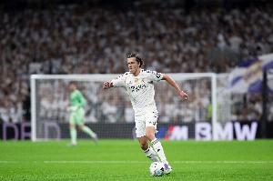 马卡:卡雷拉斯场均完成46.2次传球,是五大联赛排名第二的左后卫 马卡:卡雷拉斯场均完成46.2次传球,是五大联赛排名第二的左后卫