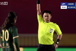 浙江跟队怒批马宁:出牌动作夸张、人体扭曲,暴露其表现型人格 浙江跟队怒批马宁:出牌动作夸张、人体扭曲,暴露其表现型人格