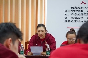 中国女篮昨日开会总结高原训练及热身赛 今日再度投入新一轮训练 中国女篮昨日开会总结高原训练及热身赛 今日再度投入新一轮训练