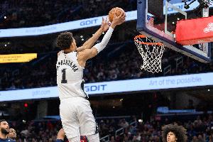 托尼-阿伦:文班亚马能从1打到5 他上赛季若不受伤就拿DPOY了 托尼-阿伦:文班亚马能从1打到5 他上赛季若不受伤就拿DPOY了