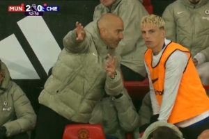 今日趣图:马雷斯卡——坏了!把加纳乔当助教,忘记换上他了 今日趣图:马雷斯卡——坏了!把加纳乔当助教,忘记换上他了