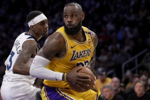 詹姆斯防守差？肯扬-马丁：如果我足够聪明 那就无需过于卖力