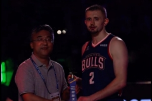 恭喜厄特尔以场均2抢断的出色表现 荣膺2025赛季常规赛抢断王! 恭喜厄特尔以场均2抢断的出色表现 荣膺2025赛季常规赛抢断王!