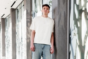 挺帅!湖人二年级球员克内克特更新社媒 晒出一波个人帅照 挺帅!湖人二年级球员克内克特更新社媒 晒出一波个人帅照