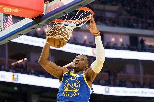 美记:若勇士将3年7500万+球队选项改为球员选项 交易可立刻完成 美记:若勇士将3年7500万+球队选项改为球员选项 交易可立刻完成