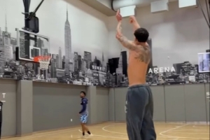 要场均25+?小波特2分钟一镜到底训练视频 数数连进了多少三分 要场均25+?小波特2分钟一镜到底训练视频 数数连进了多少三分