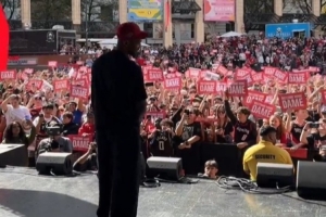 家的感觉!开拓者晒利拉德波特兰参加活动盛况:最甜蜜的重逢🧡 家的感觉!开拓者晒利拉德波特兰参加活动盛况:最甜蜜的重逢🧡