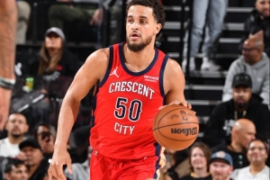 Stein:独行侠将与前鹈鹕球员厄尔签下一份合同 并将他带入训练营 Stein:独行侠将与前鹈鹕球员厄尔签下一份合同 并将他带入训练营