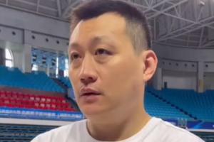 勇胜主帅张伟:大比分落后希望队员放下包袱 无论输赢做好自己 勇胜主帅张伟:大比分落后希望队员放下包袱 无论输赢做好自己